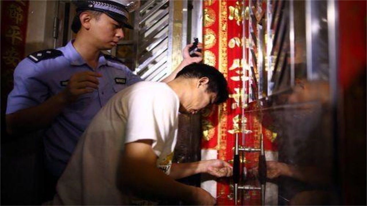 鹰潭请开锁师傅开了锁后，师傅